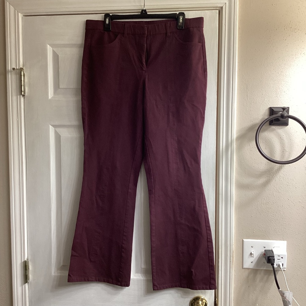 EUC Isaac Mizrahi 24/7 Burgundy bootcut pants with front seam Size 14